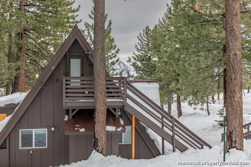 Upper suite private side entrance