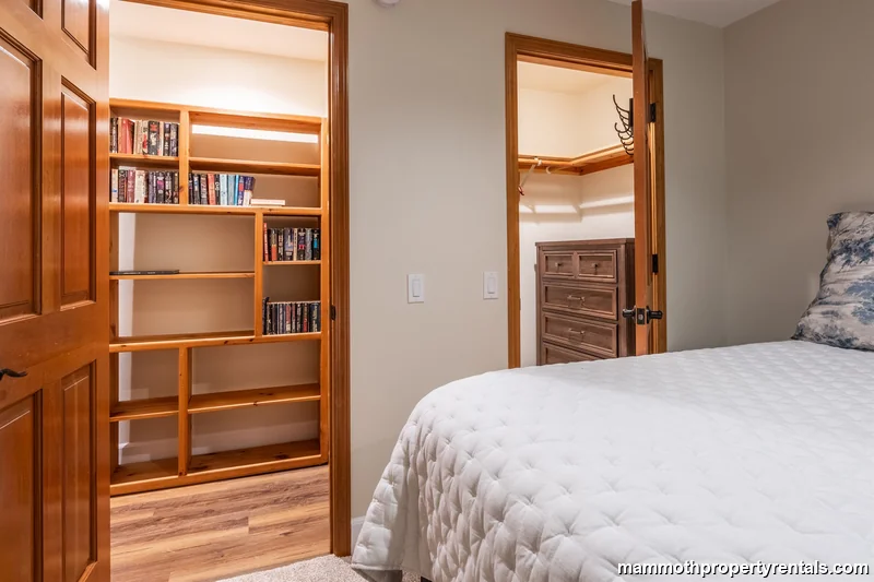 Extra storage in the 2nd bedroom